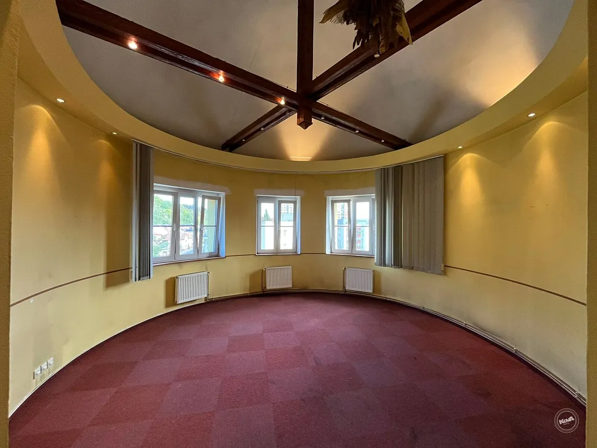 Pronájem kanceláře 400 m²